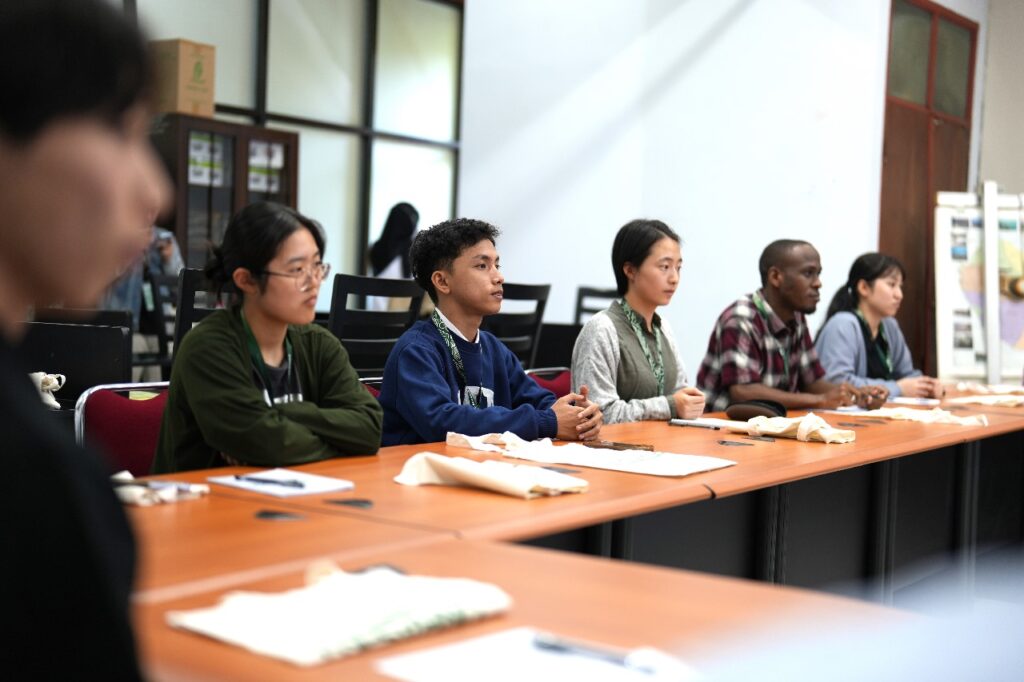 Unhas-Kanazawa University Gelar Wallacea Summer School 2025 Integrasi Geodiversitas, Biodiversitas, dan Warisan Budaya