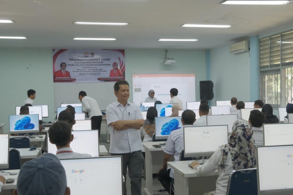 Unhas Tingkatkan Kompetensi Digital Tendik Lewat Pelatihan Komputer Dasar