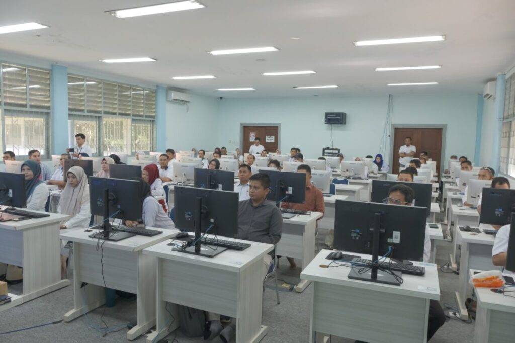 Unhas Tingkatkan Kompetensi Digital Tendik Lewat Pelatihan Komputer Dasar