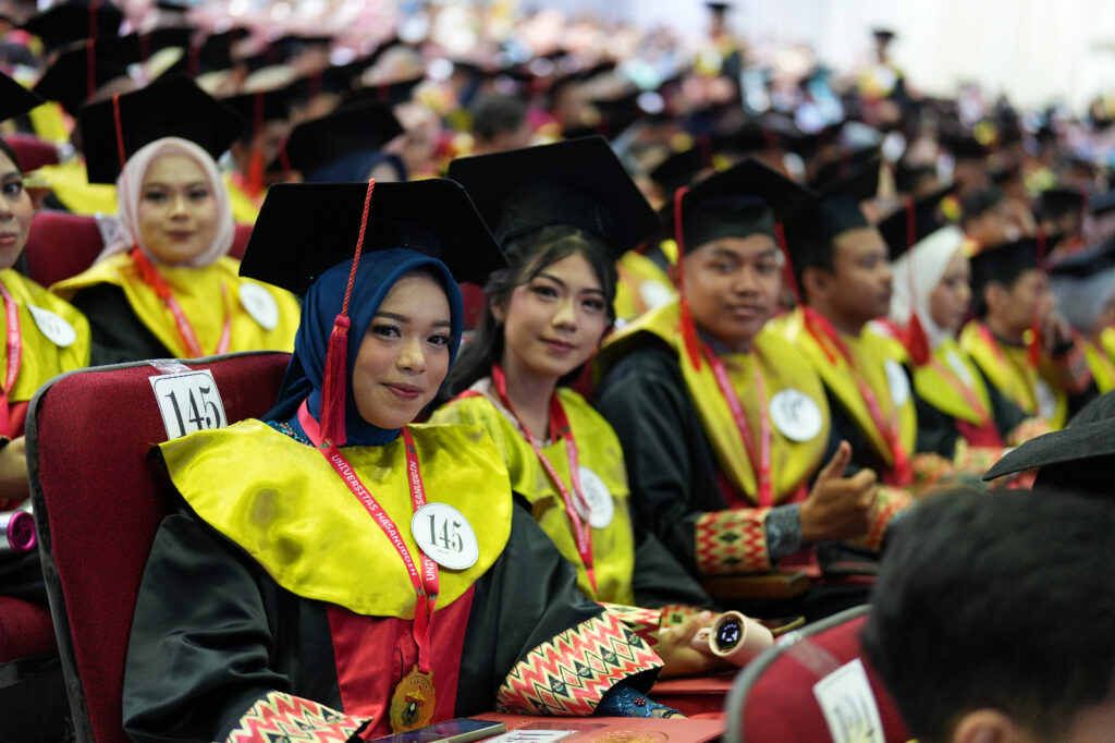 Wisuda Periode September 2025, Unhas Hasilkan 2.487 Alumni Baru dari Berbagai Jenjang