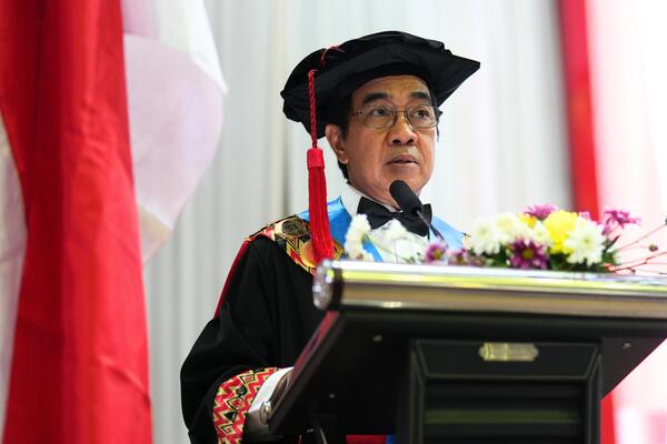Wisuda September 2025, Prof JJ Tekankan Komitmen Membangun Reputasi