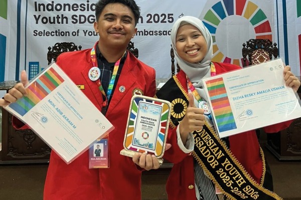 Dua Mahasiswa Unhas Raih Prestasi Gemilang di Indonesian Youth SDGs Forum 2025