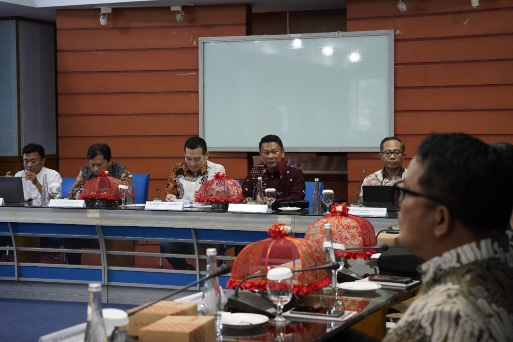Badan Legislasi DPR RI Kunjungi Unhas Bahas RUU Komoditas Strategis 6