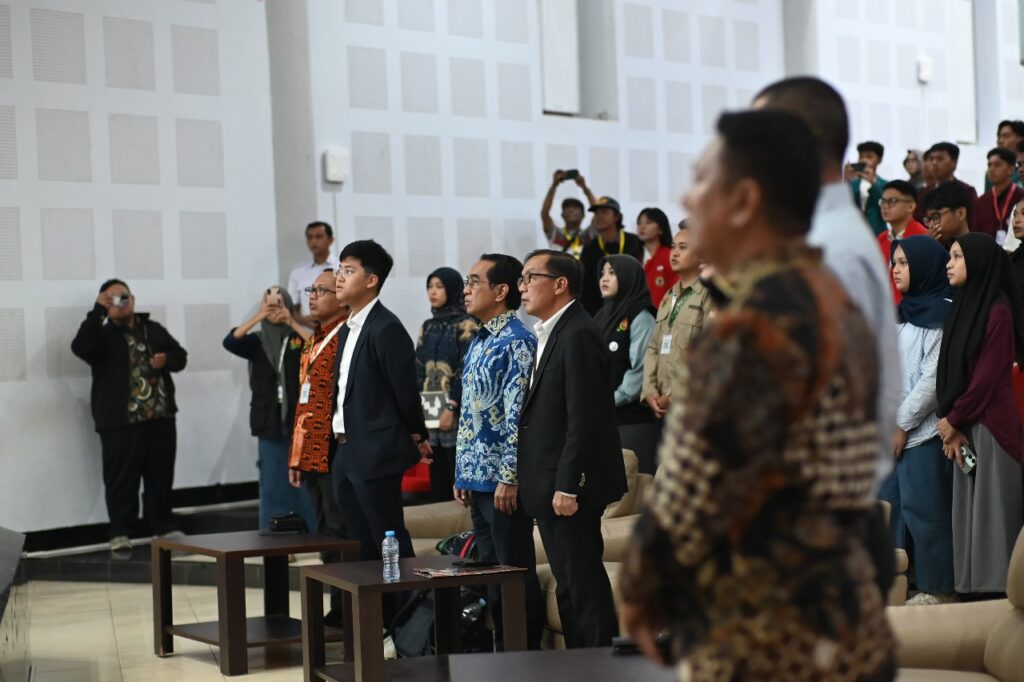 Kuliah Umum Miklos Sunario, Rektor Prof. JJ Kita Deklarasikan Kedaulatan AI dari Unhas