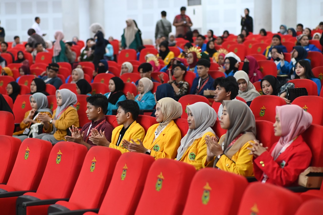 Kuliah Umum Miklos Sunario, Rektor Prof. JJ Kita Deklarasikan Kedaulatan AI dari Unhas