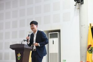 Kuliah Umum Miklos Sunario, Rektor Prof. JJ Kita Deklarasikan Kedaulatan AI dari Unhas