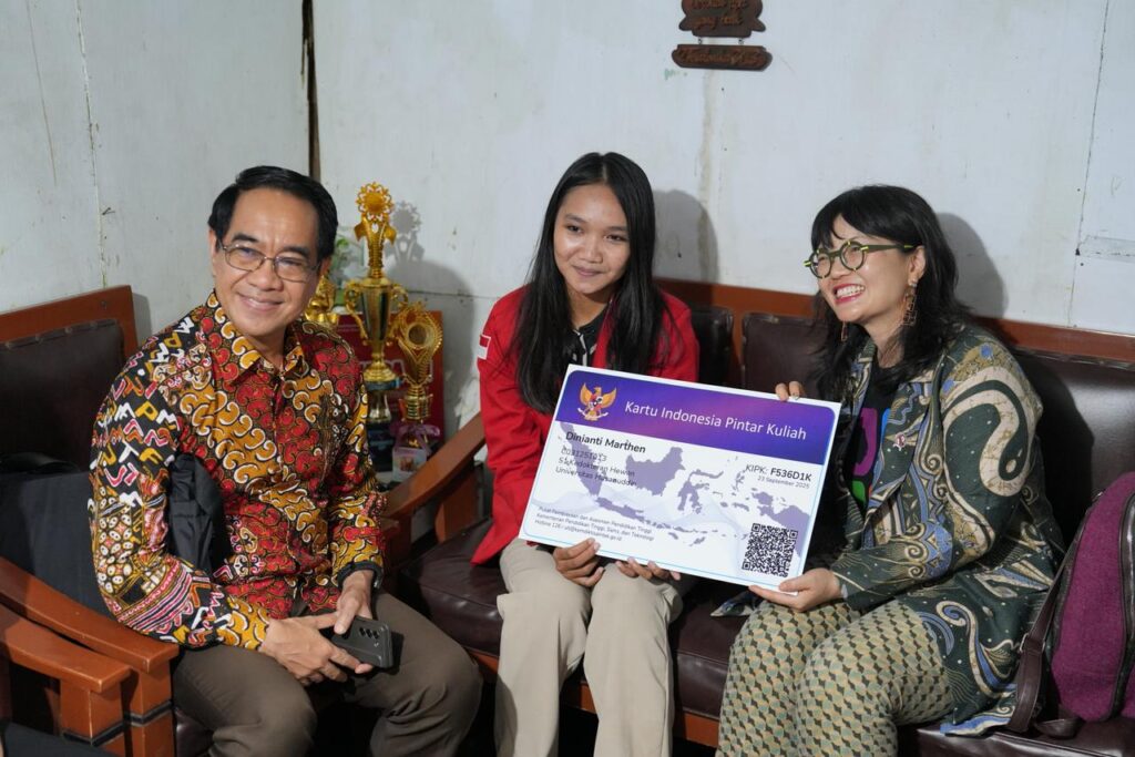 Rektor Prof. JJ dan Wamen Prof. Stella Kunjungi Mahasiswa Unhas Penerima Beasiswa KIPK