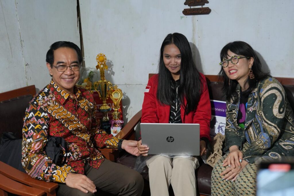 Rektor Prof. JJ dan Wamen Prof. Stella Kunjungi Mahasiswa Unhas Penerima Beasiswa KIPK