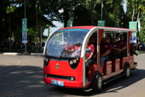 Unhas Perkenalkan ENGI-MOVE, Mobil Listrik Kreasi Fakultas Teknik