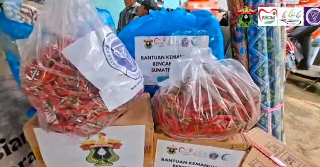 Direktur RSGM Unhas Turun Tangan Salurkan Bantuan Medis dan Logistik ke Lokasi Bencana Terparah di Kabupaten Agam