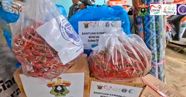 Direktur RSGM Unhas Turun Tangan Salurkan Bantuan Medis dan Logistik ke Lokasi Bencana Terparah di Kabupaten Agam