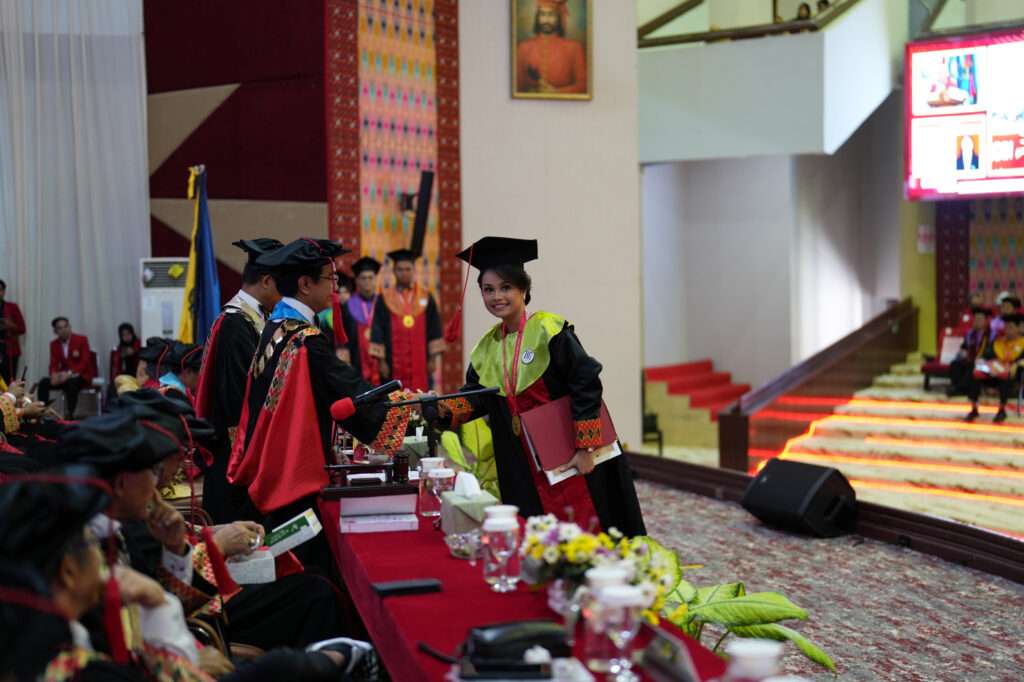 Prestasi Akademik Lulusan Terbaik pada Wisuda Unhas Periode Desember 2025