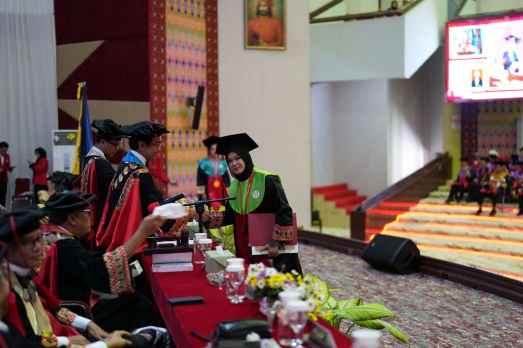 Prestasi Akademik Lulusan Terbaik pada Wisuda Unhas Periode Desember 2025