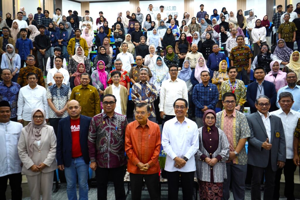 Sarasehan Ekonomi IKAIE Unhas, Rektor Wacanakan Rekonstruksi Strategi Pembangunan