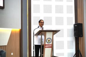 Sarasehan Ekonomi IKAIE Unhas, Rektor Wacanakan Rekonstruksi Strategi Pembangunan