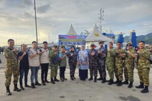Tim Medis Unhas Intensif Layani Bakti Kesehatan di Sibolga Selama Tiga Hari dari atas KRI Radjiman