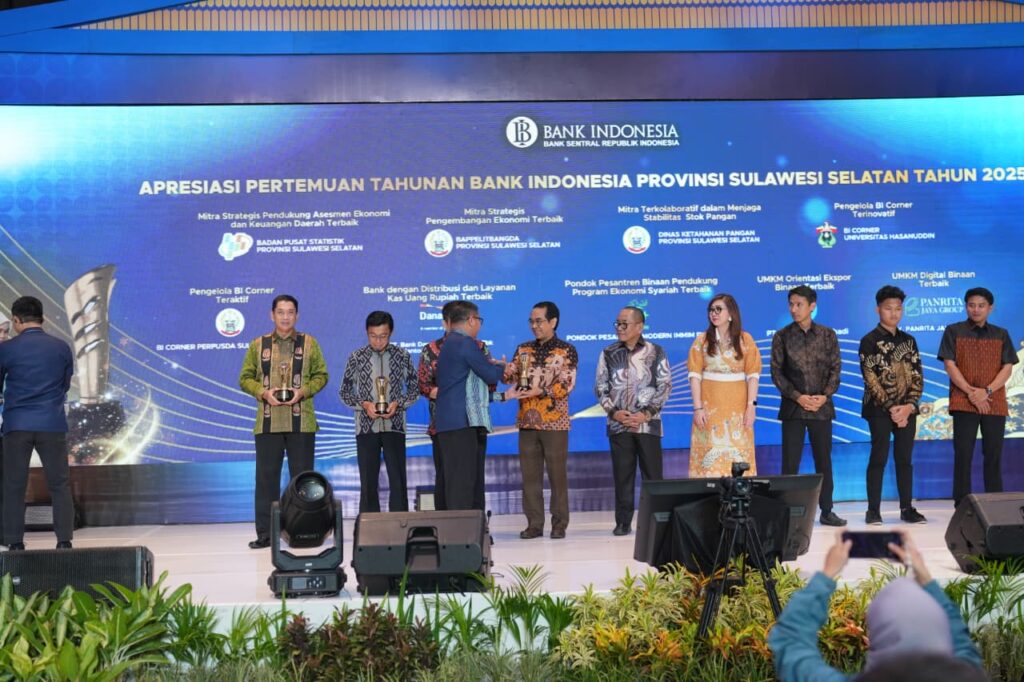 Unhas Dinobatkan sebagai Mitra BI Corner Terinovatif pada Pertemuan Tahunan BI 2025