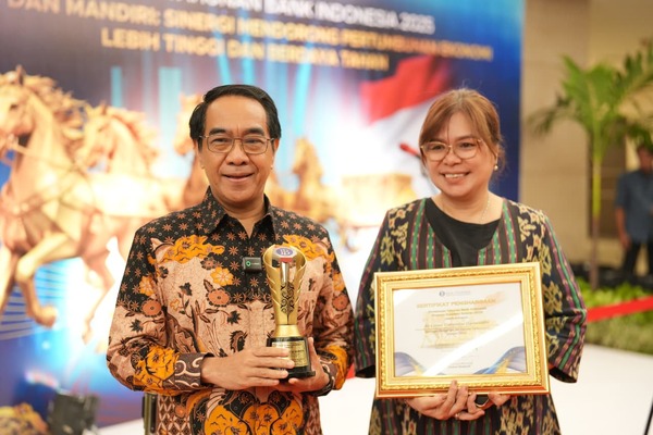 Unhas Dinobatkan sebagai Mitra BI Corner Terinovatif pada Pertemuan Tahunan BI 2025