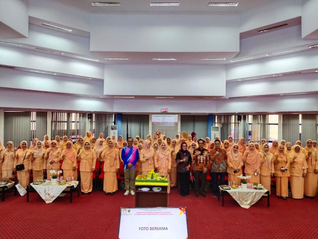 Darma Wanita Persatuan Unhas Peringati HUT ke-26 dan Hari Ibu