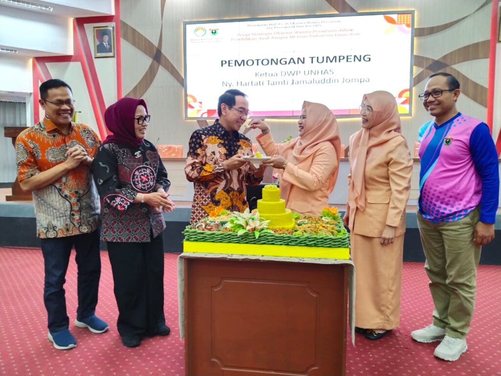 Darma Wanita Persatuan Unhas Peringati HUT ke-26 dan Hari Ibu