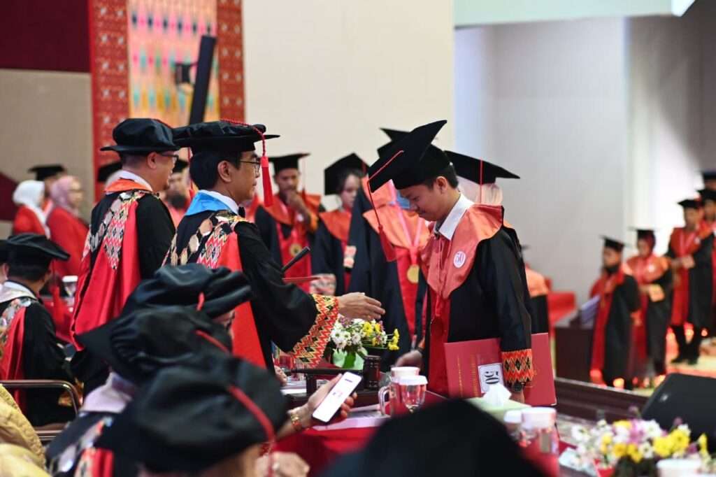 Sebanyak 1.901 Wisudawan Baru Pada Wisuda Unhas Periode Desember 2025