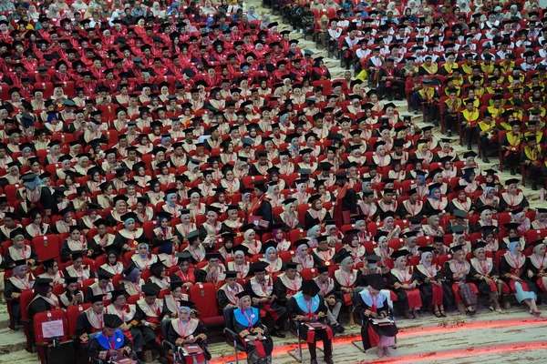 Sebanyak 1.901 Wisudawan Baru Pada Wisuda Unhas Periode Desember 2025