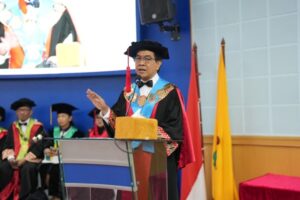 Empat Guru Besar Dikukuhkan, Prof. JJ Dorong Riset Multidisiplin dan Berkelanjutan