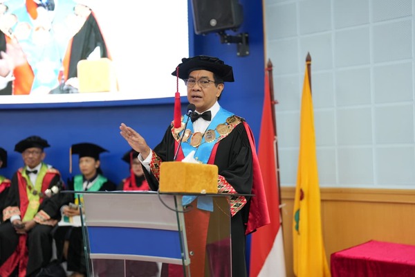 Empat Guru Besar Dikukuhkan, Prof. JJ Dorong Riset Multidisiplin dan Berkelanjutan