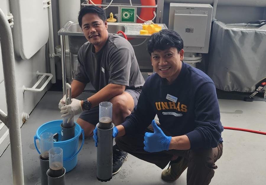 Peneliti FIKP Unhas Lakukan Riset Ekosistem Bawah Laut Bersama OceanX dan BRIN