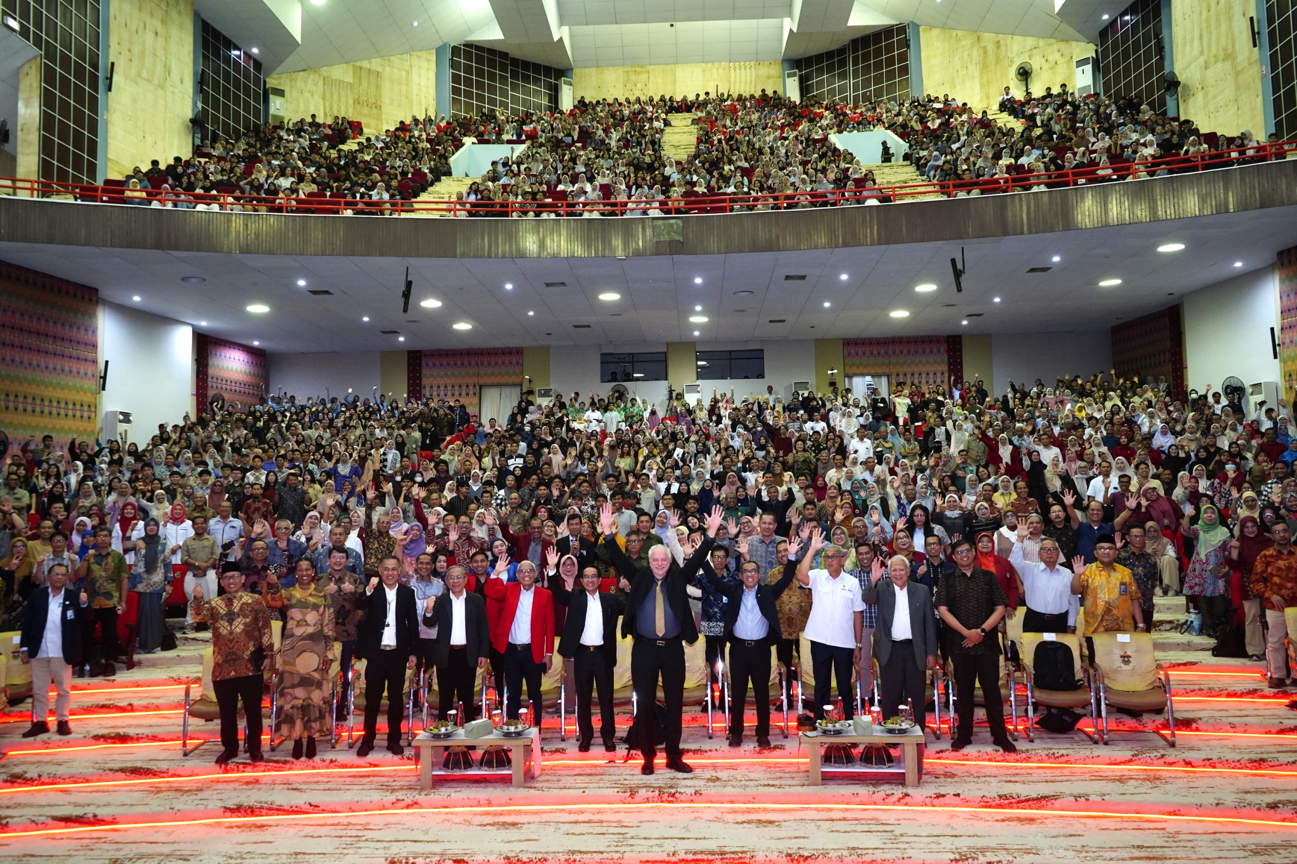 peraih nobel 2022 prof. morten p. meldal bahas peran kimia untuk dunia berkelanjutan di unhas (2)