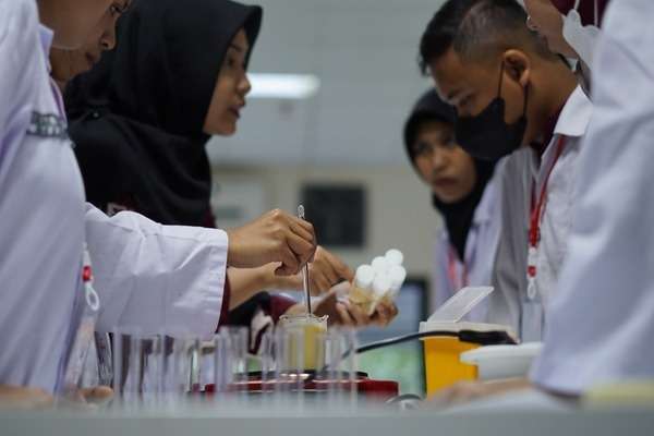 Lewat Praktikum Riset Lalat Buah, UFRG Unhas Ajak Kampus Mitra Kembangkan Laboratorium Baru