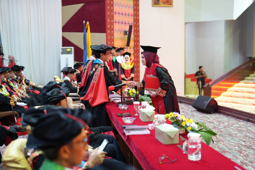 22 Lulusan Terbaik Unhas Raih Penghargaan, Dominasi Predikat Cum Laude