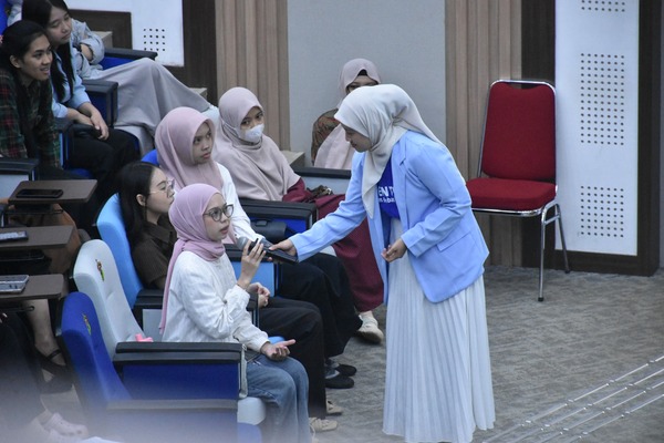 Tiga Formula Komunikasi dalam Public Speaking Diungkap pada Kegiatan CDC Unhas