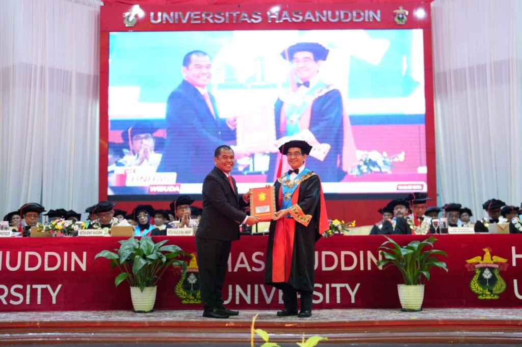 22 Lulusan Terbaik Unhas Raih Penghargaan, Dominasi Predikat Cum Laude