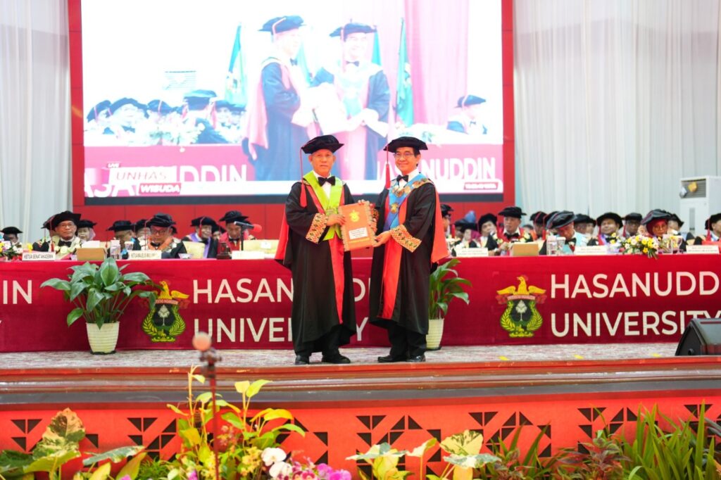 22 Lulusan Terbaik Unhas Raih Penghargaan, Dominasi Predikat Cum Laude