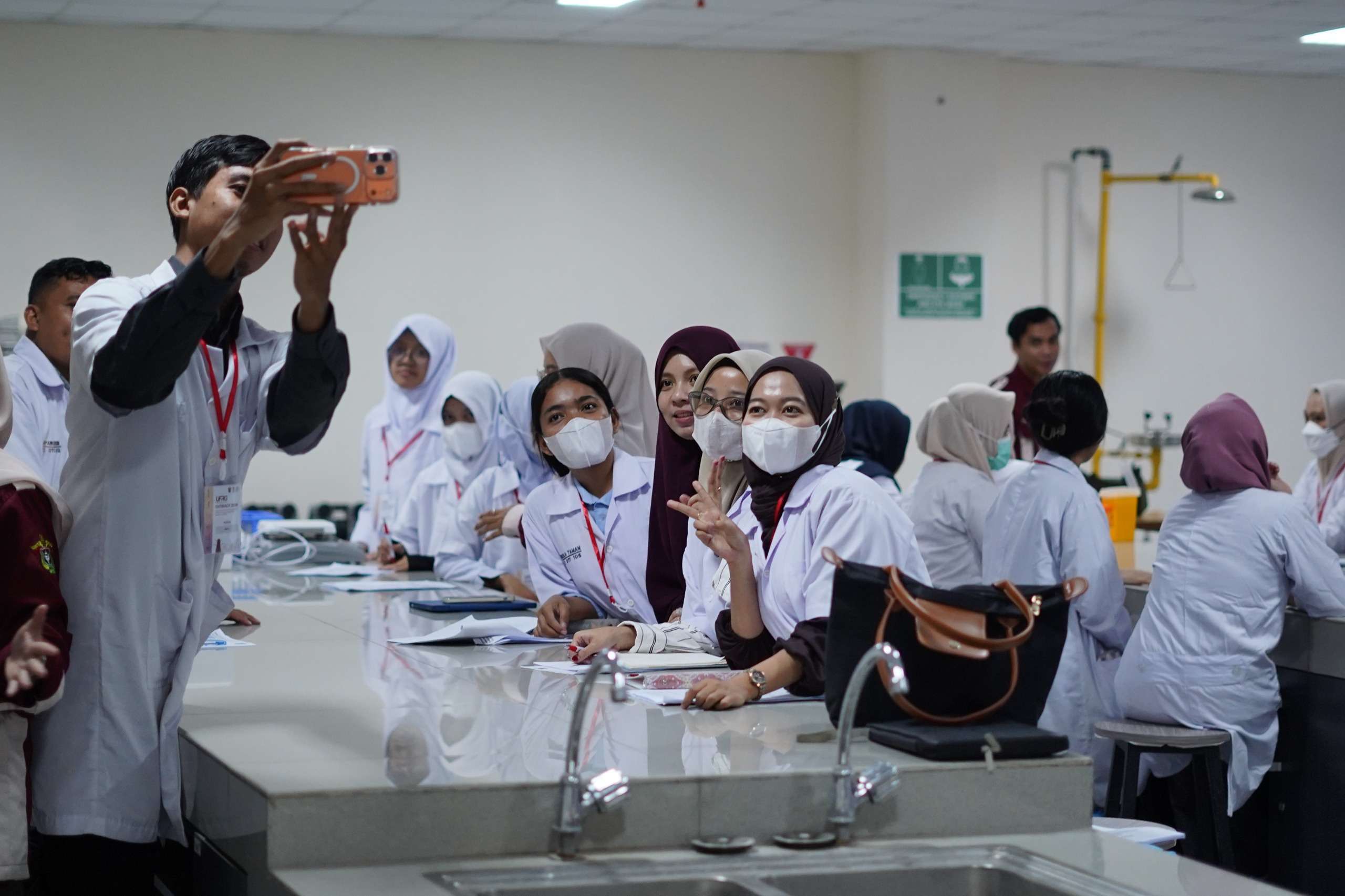 Lewat Praktikum Riset Lalat Buah, UFRG Unhas Ajak Kampus Mitra Kembangkan Laboratorium Baru