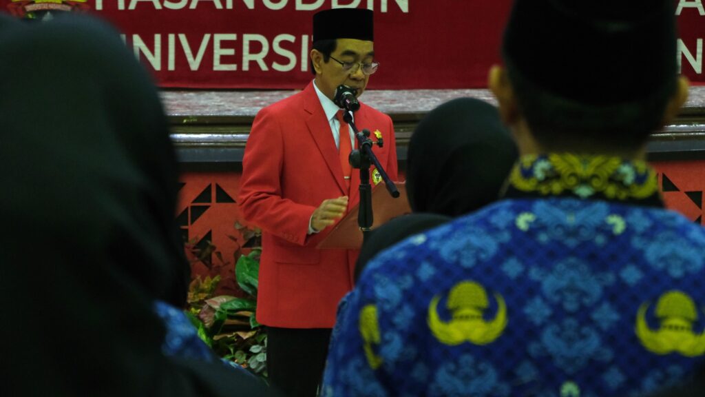 momentum bersejarah, unhas serahkan surat keputusan pengangkatan kepada 915 pegawai