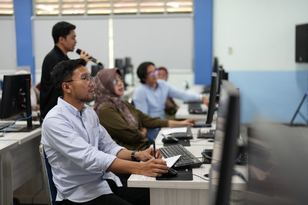 unhas fasilitasi sertifikasi pejabat pembuat komitmen, perkuat kompetensi pengelola (3)