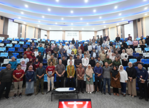 Large group photo in university lecture hall