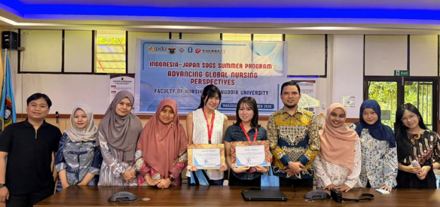 Group holding certificates at Indonesia-Japan nursing program event