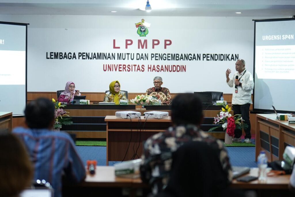 Seminar LPMMP Universitas Hasanuddin dengan pembicara dan panelis