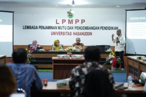 Seminar LPMPP Universitas Hasanuddin di ruang rapat