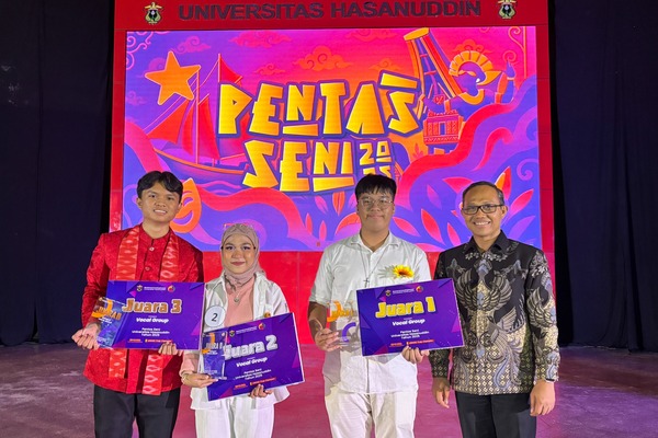 Pemenang lomba vokal Pentas Seni 25 Unhas