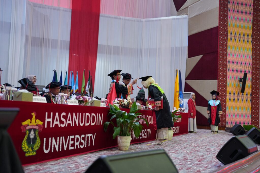 sebanyak 1.664 wisudawan baru pada wisuda unhas periode april 2026 (2)