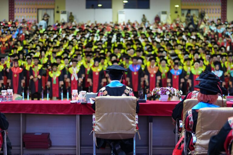 sebanyak 1.664 wisudawan baru pada wisuda unhas periode april 2026 (3)