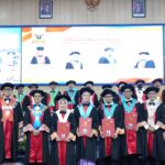 Pengukuhan guru besar di aula universitas