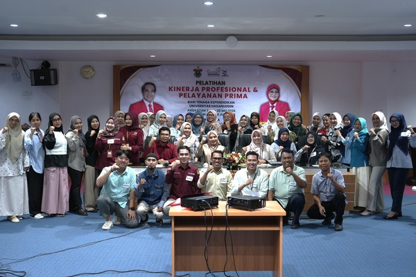 Foto bersama peserta pelatihan kinerja dan pelayanan