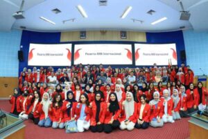 Foto bersama peserta KKN Internasional di auditorium
