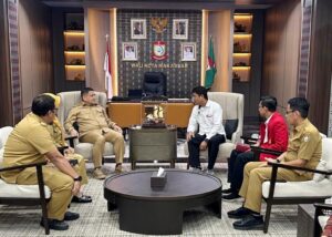 Pertemuan pejabat di kantor Wali Kota Makassar