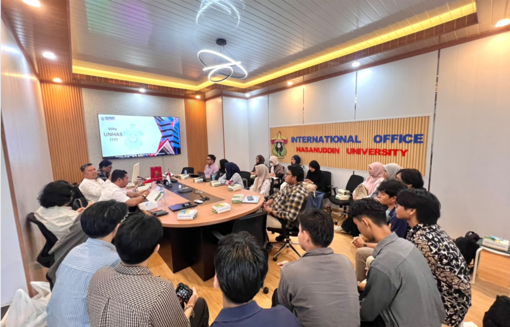 Students attending meeting at university international office